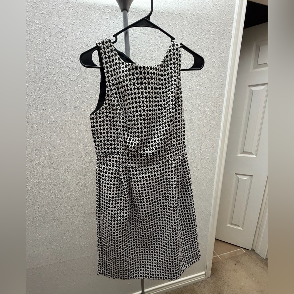 White House Black Market Black & White Sleeveless Geometric Midi Dress